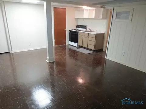 914 Independence Rd, Toledo, OH 43607 photo 12