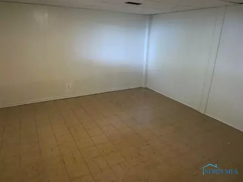 914 Independence Rd, Toledo, OH 43607 photo 11