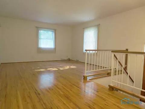 914 Independence Rd, Toledo, OH 43607 photo 3