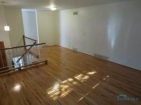 914 Independence Rd, Toledo, OH 43607 photo 5