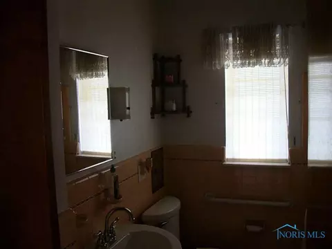 823 Independence Rd, Toledo, OH 43607 photo 6