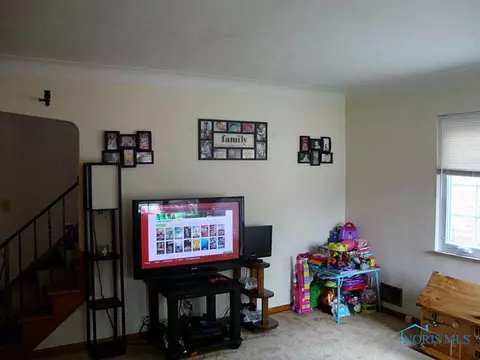 823 Independence Rd, Toledo, OH 43607 photo 5