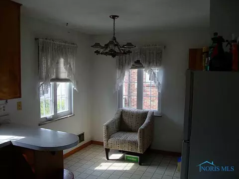 823 Independence Rd, Toledo, OH 43607 photo 3