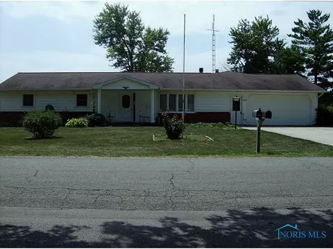 220 E Hubbard St, Hamler, OH 43524 photo 2