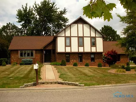 718 Crestview Ave, Bryan, OH 43506 photo 1