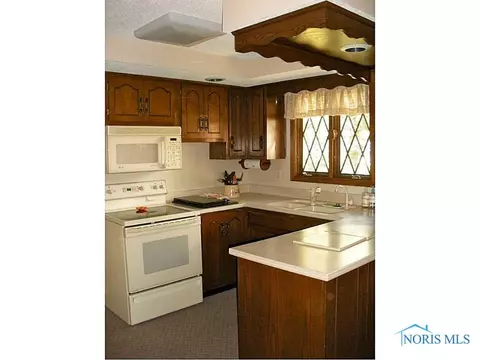 718 Crestview Ave, Bryan, OH 43506 photo 3