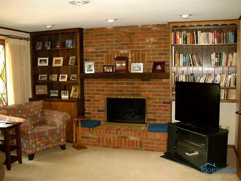 718 Crestview Ave, Bryan, OH 43506 photo 2