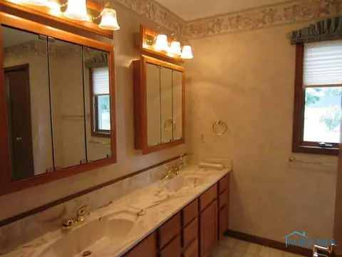 3636 Starr, Oregon, OH 43616 photo 11