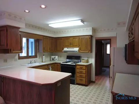 3636 Starr, Oregon, OH 43616 photo 5