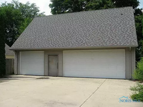511 Continental Blvd, Toledo, OH 43607 photo 2