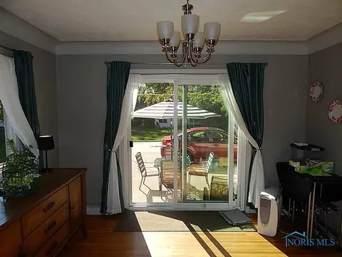 611 Searles Rd, Toledo, OH 43607 photo 6