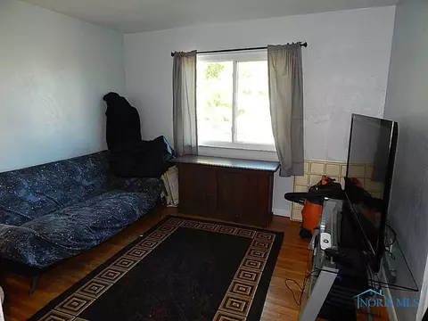 611 Searles Rd, Toledo, OH 43607 photo 12