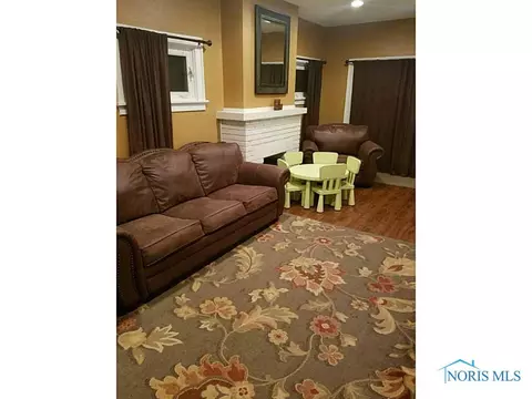 2425 Lambert Dr, Toledo, OH 43613 photo 2