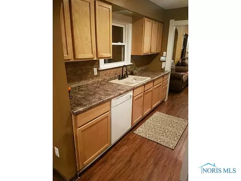 2425 Lambert Dr, Toledo, OH 43613 photo 5