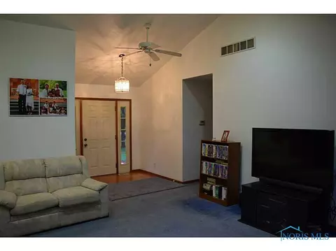 515 S Wynn Rd, Oregon, OH 43616 photo 3