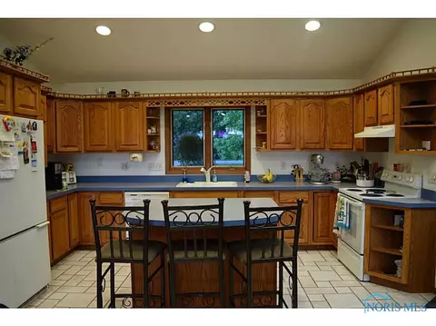 515 S Wynn Rd, Oregon, OH 43616 photo 8