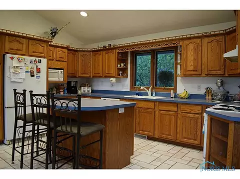 515 S Wynn Rd, Oregon, OH 43616 photo 9