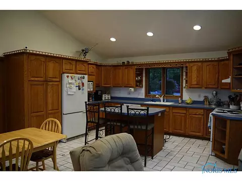 515 S Wynn Rd, Oregon, OH 43616 photo 7