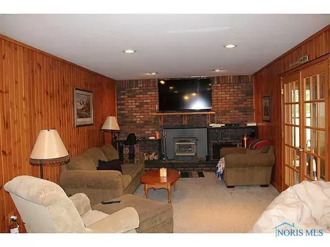 933 Wesley Ave, Bryan, OH 43506 photo 9