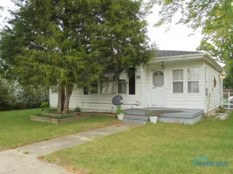 1104 Willard St, Napoleon, OH 43545 photo 1