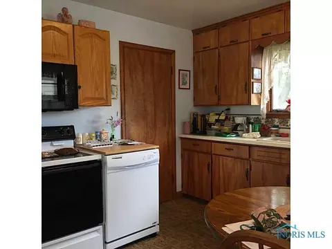 222 Lincoln St, Lyons, OH 43533 photo 5