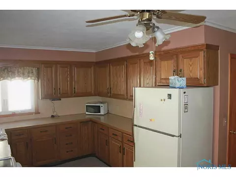 225 E Hubbard St, Hamler, OH 43524 photo 15