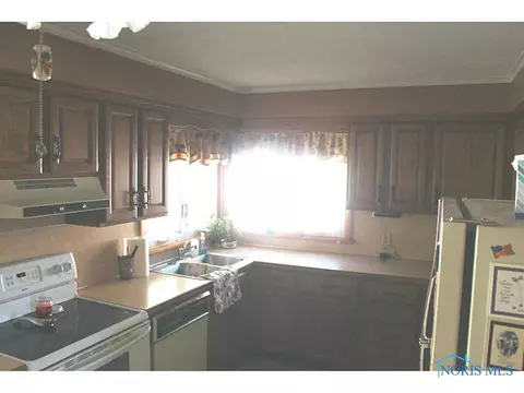 225 E Hubbard St, Hamler, OH 43524 photo 13