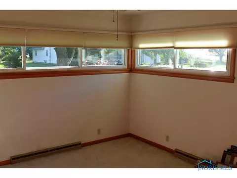 225 E Hubbard St, Hamler, OH 43524 photo 5