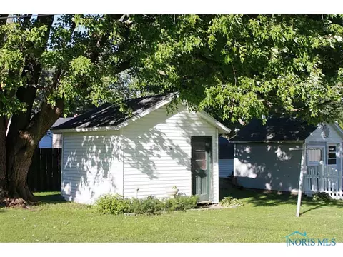 225 E Hubbard St, Hamler, OH 43524 photo 4