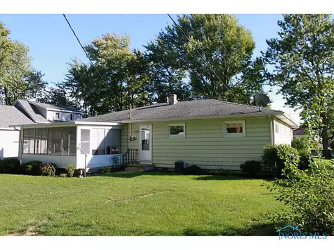 225 E Hubbard St, Hamler, OH 43524 photo 3