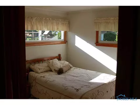 225 E Hubbard St, Hamler, OH 43524 photo 9