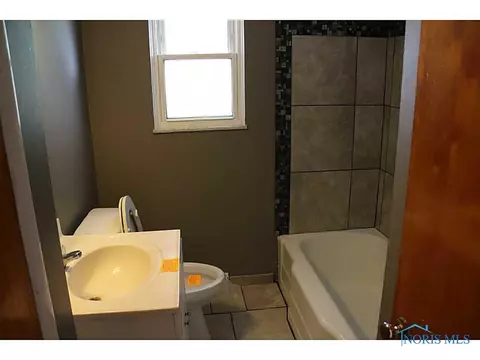607 S Main St, Walbridge, OH 43465 photo 13