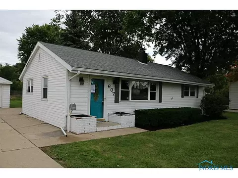 607 S Main St, Walbridge, OH 43465 photo 1