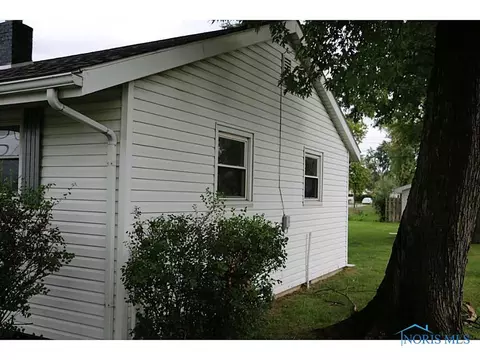 607 S Main St, Walbridge, OH 43465 photo 4