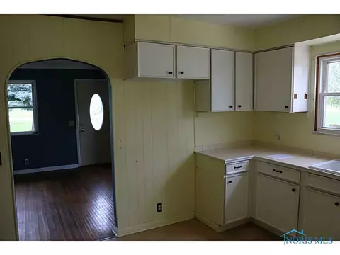 607 S Main St, Walbridge, OH 43465 photo 11