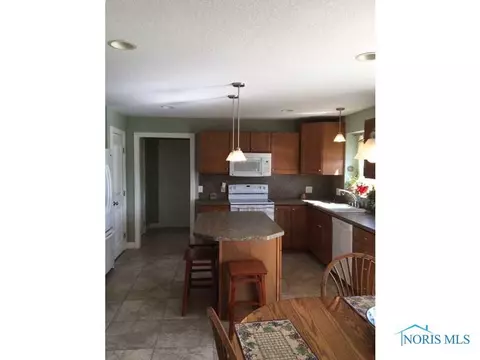 7749 Shoemaker Dr, Waterville, OH 43566 photo 3
