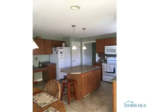 7749 Shoemaker Dr, Waterville, OH 43566 photo 4