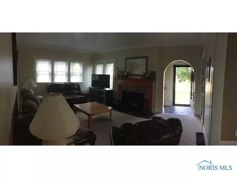 320 E William St, Maumee, OH 43537 photo 4