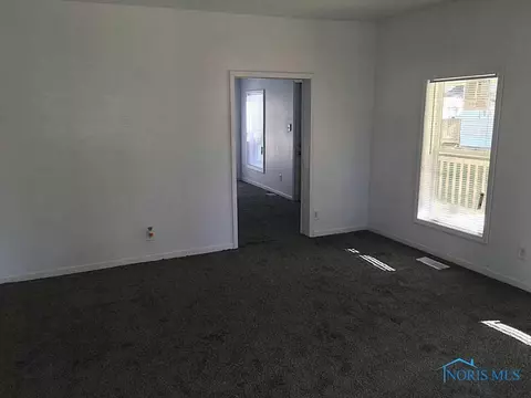 322 N Walnut St, Bryan, OH 43506 photo 3