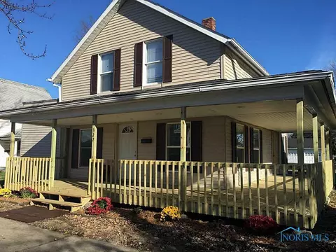 322 N Walnut St, Bryan, OH 43506 photo 2