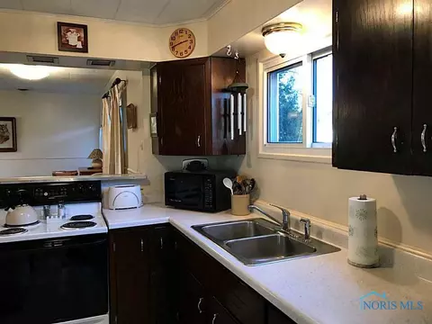1075 Leith St, Maumee, OH 43537 photo 6