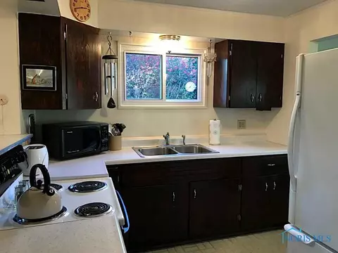 1075 Leith St, Maumee, OH 43537 photo 5