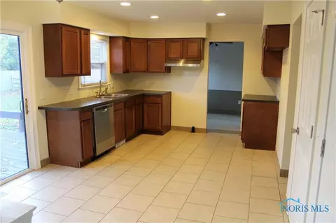 2543 Marla Ln, Maumee, OH 43537 photo 8