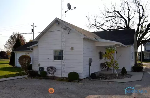 221 E Morenci St, Lyons, OH 43533 photo 3