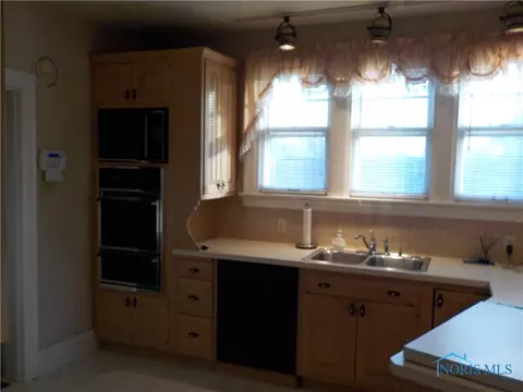 2160 Shenandoah Rd, Toledo, OH 43607 photo 16