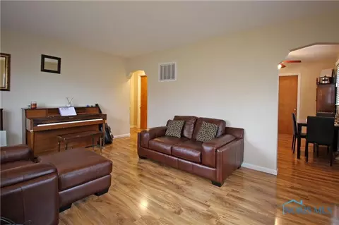 934 Argyll Dr, Maumee, OH 43537 photo 3