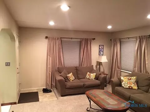 652 Midfield Dr, Maumee, OH 43537 photo 2