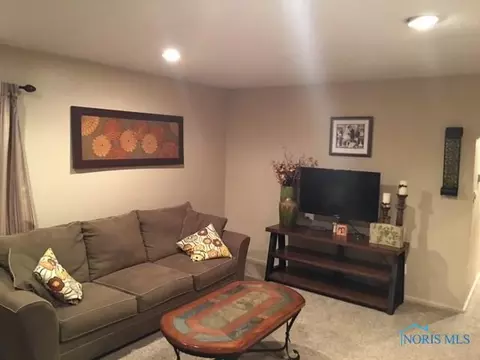 652 Midfield Dr, Maumee, OH 43537 photo 3