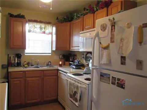 822 Corey St, Maumee, OH 43537 photo 4