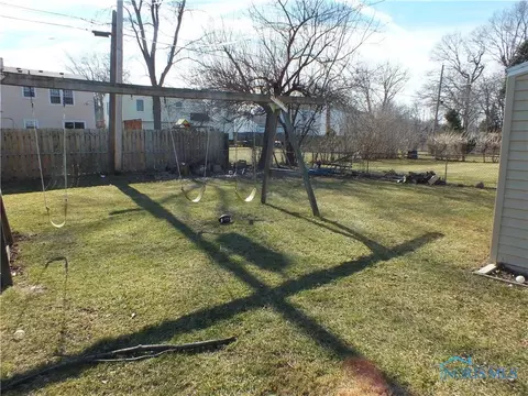 4435 Thackeray Rd, Maumee, OH 43537 photo 5